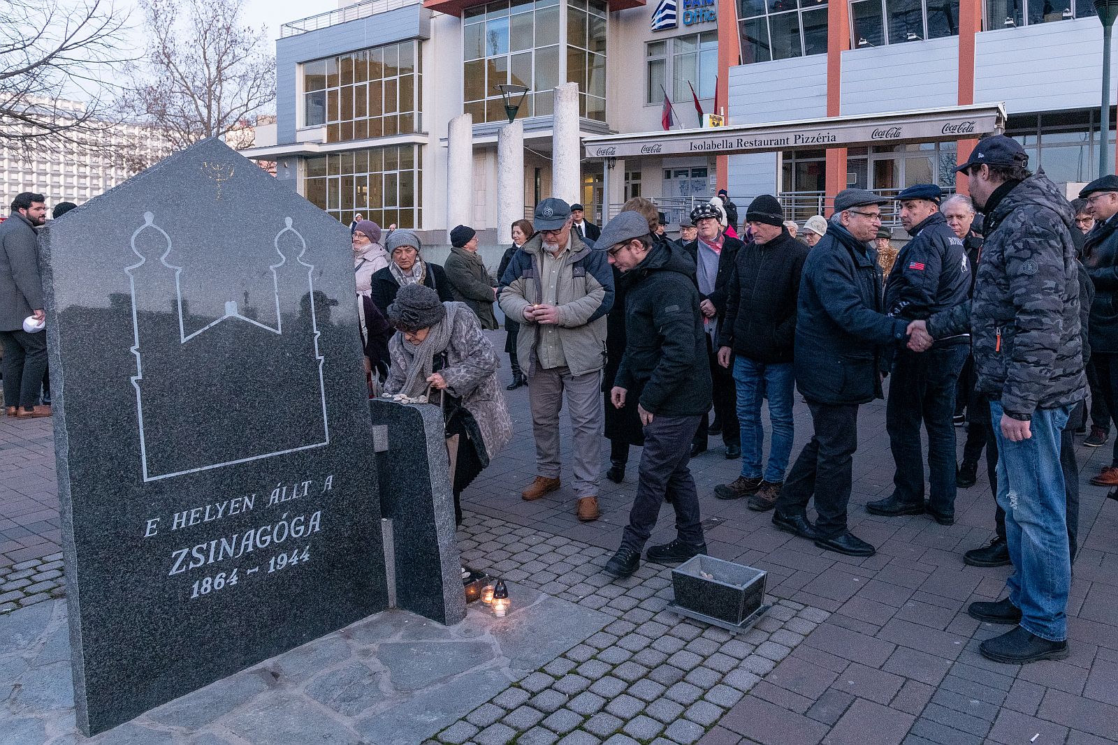 Megemlékezés a szörnyűség kitervelésének 82. évfordulóján Székesfehérváron